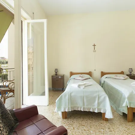 Istituto Sacro Cuore Hotel *